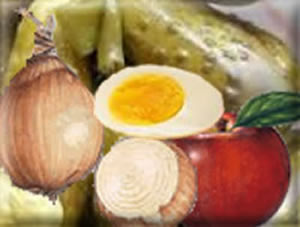 Salată cu ouă fierte, cartofi şi castraveţi muraţi